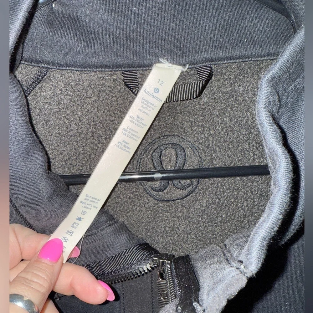 🍋🍋Lululemon Athletica Black -Light As Warmth Jacket size 12 -guc-so cozy warm!
